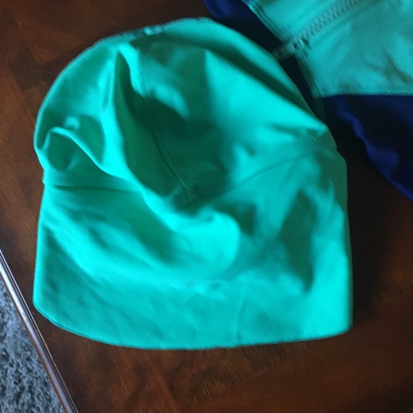 Boys size 4 t-Rex water suit with matching hat - Picture 4 of 5